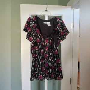 Westbound Black & Magenta Tie-Front Flutter Sleeve Tunic